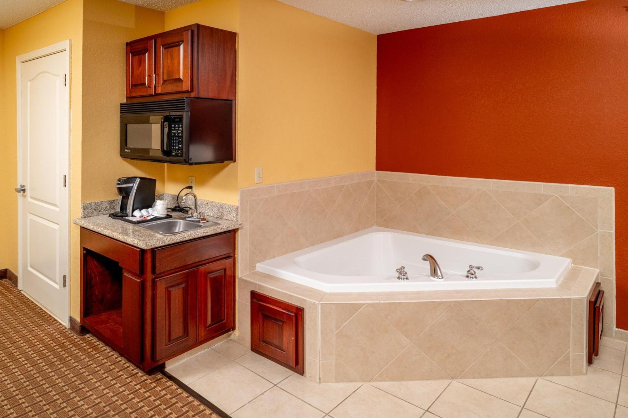Holiday Inn Express And Suites Hazard By Ihg Экстерьер фото