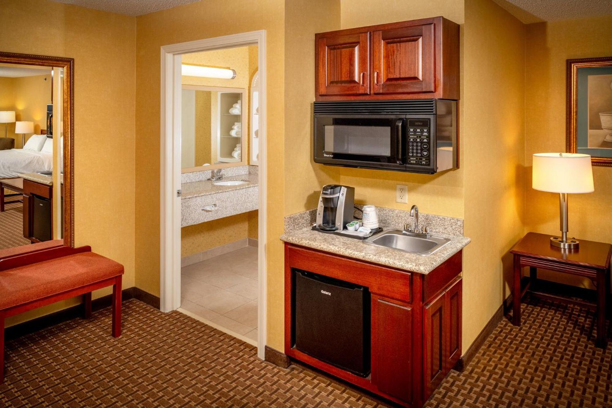 Holiday Inn Express And Suites Hazard By Ihg Экстерьер фото