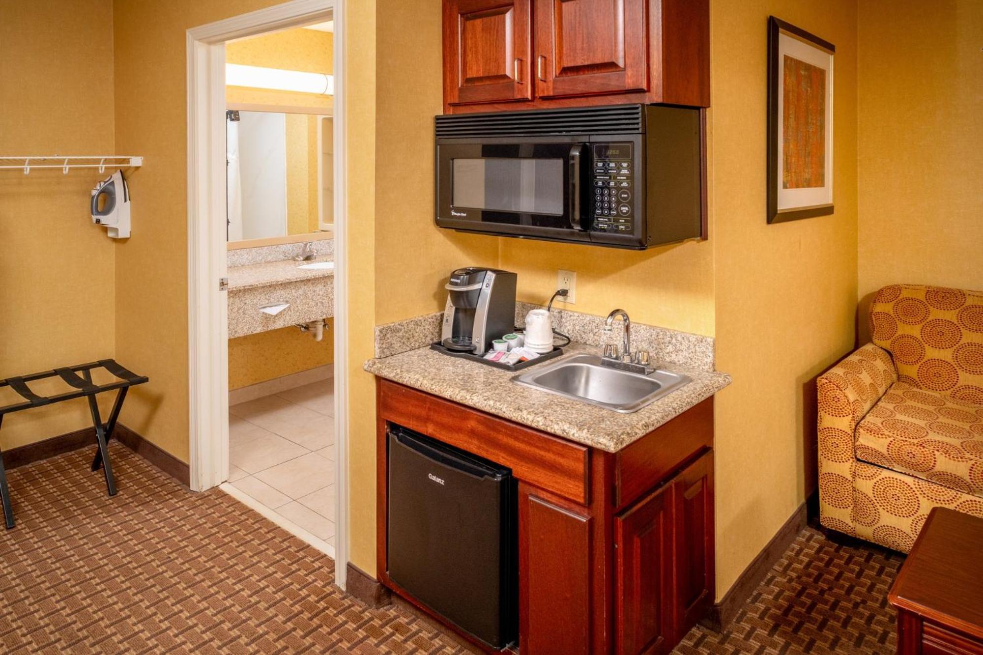 Holiday Inn Express And Suites Hazard By Ihg Экстерьер фото