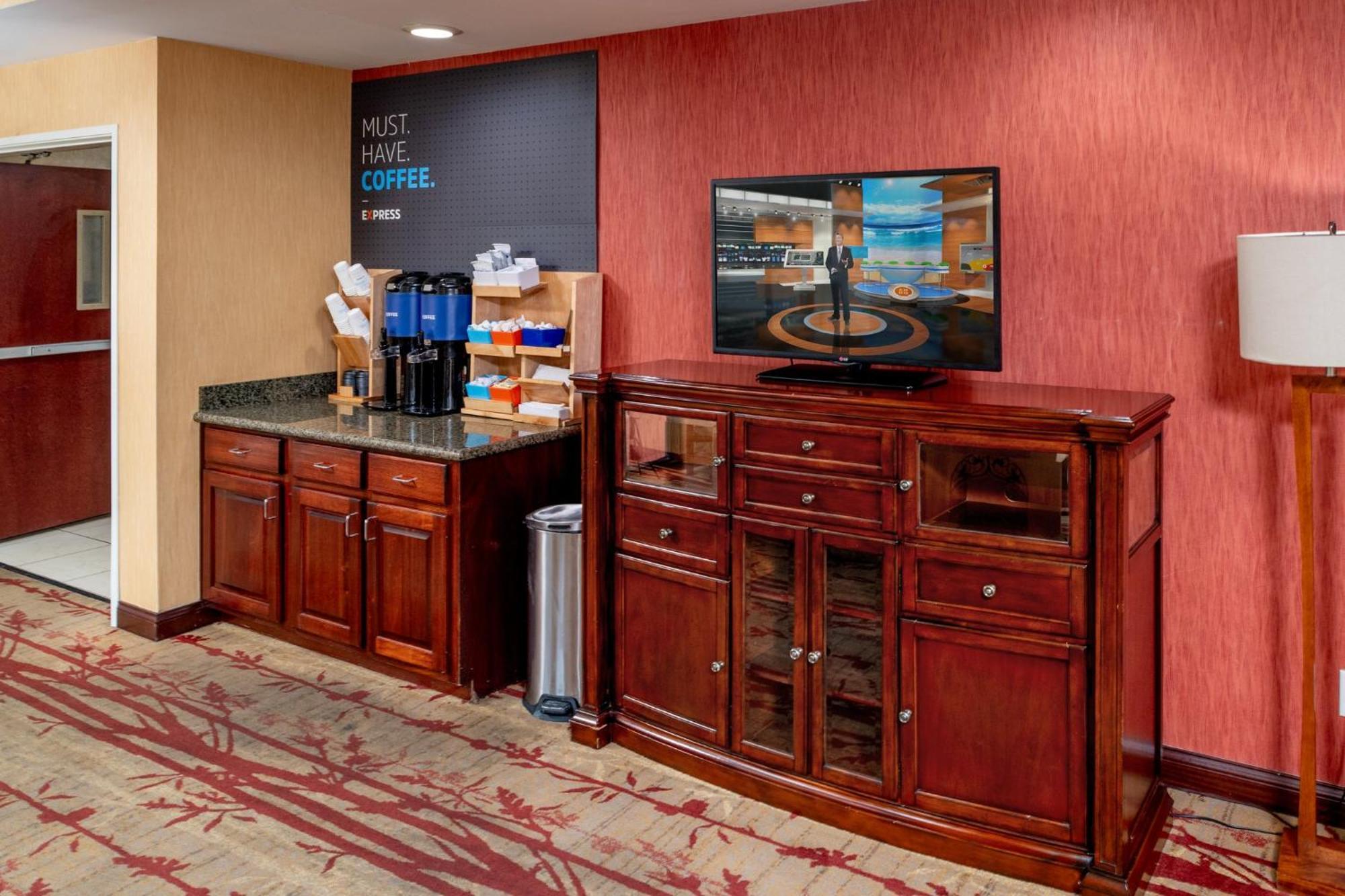 Holiday Inn Express And Suites Hazard By Ihg Экстерьер фото