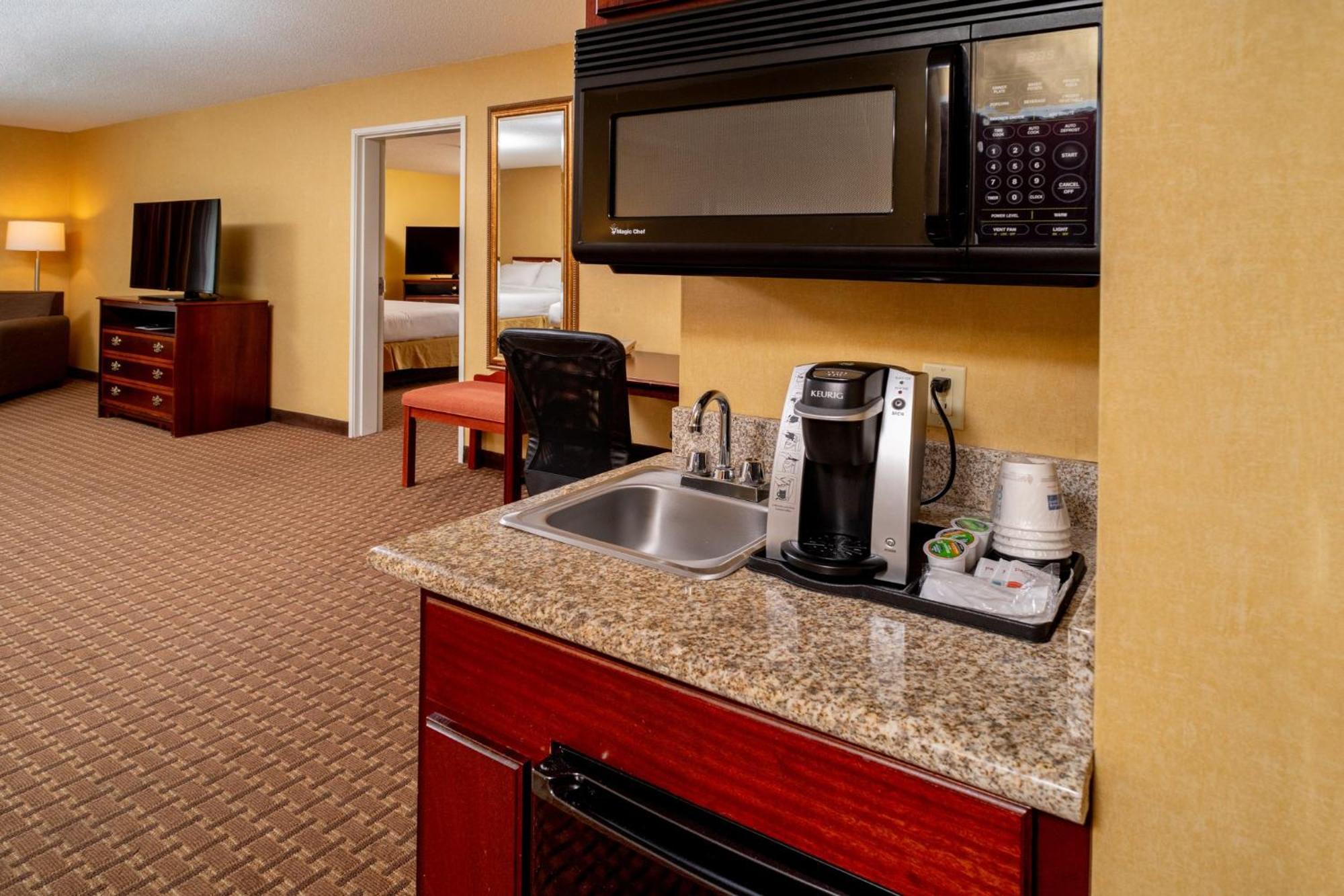 Holiday Inn Express And Suites Hazard By Ihg Экстерьер фото